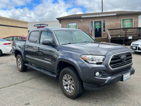 2018 Toyota Tacoma for sale at Deruelle's Auto Sales in Shingle Springs CA