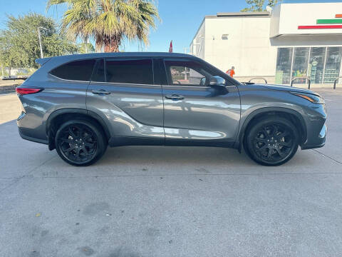 2022 Toyota Highlander L