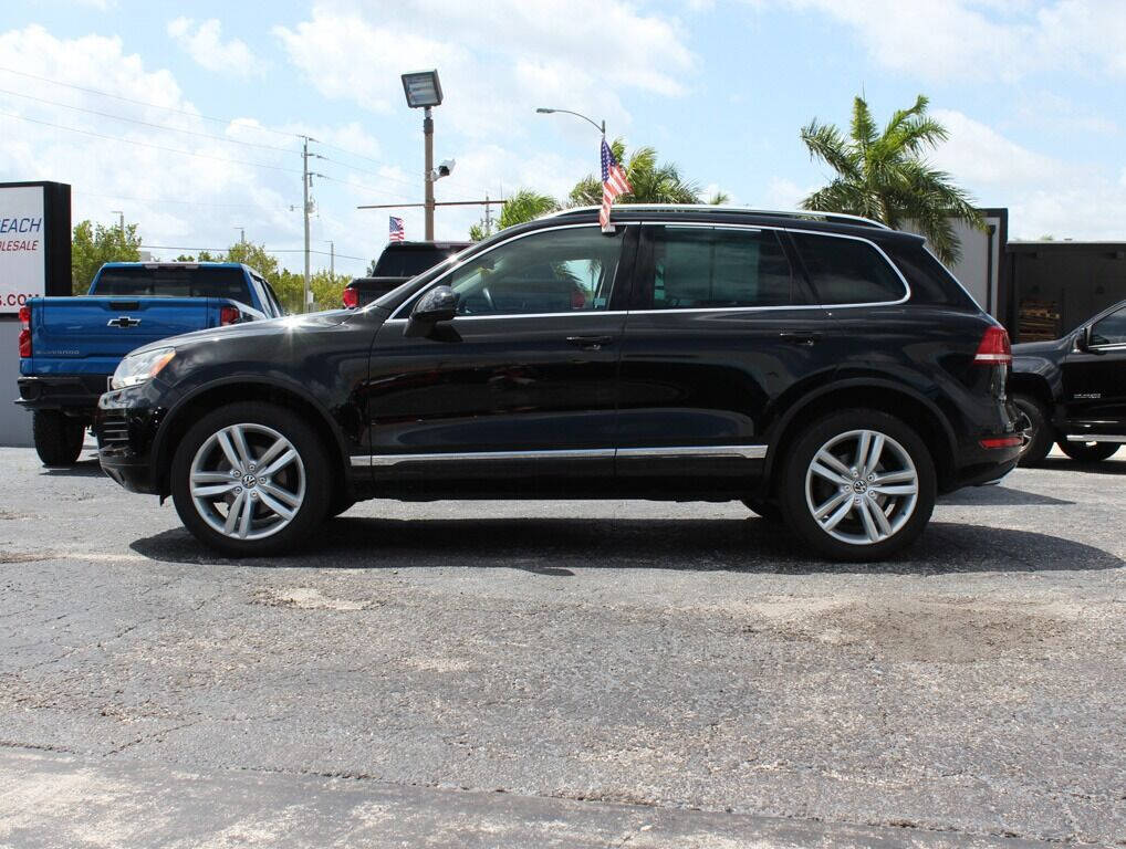 2014 Volkswagen Touareg  - $18,995