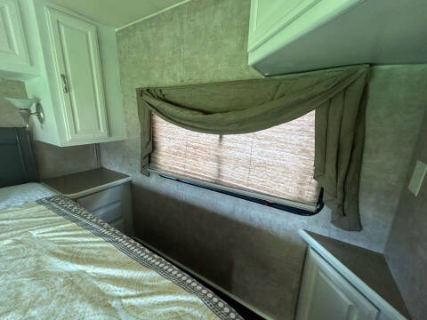 2005 Freightliner XCS Chassis