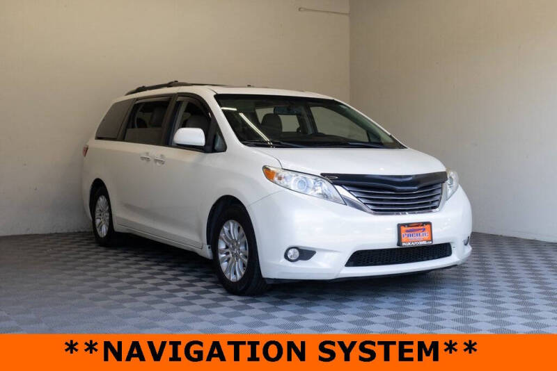 2017 Toyota Sienna XLE Premium 8-Passenger