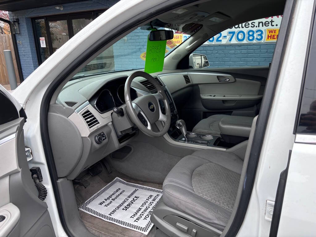 2010 Chevrolet Traverse for sale at Michael Johnson @ Allens Auto Sales Hopkinsville in Hopkinsville, KY