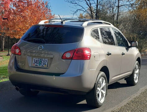 2010 Nissan Rogue for sale at CLEAR CHOICE AUTOMOTIVE in Milwaukie OR