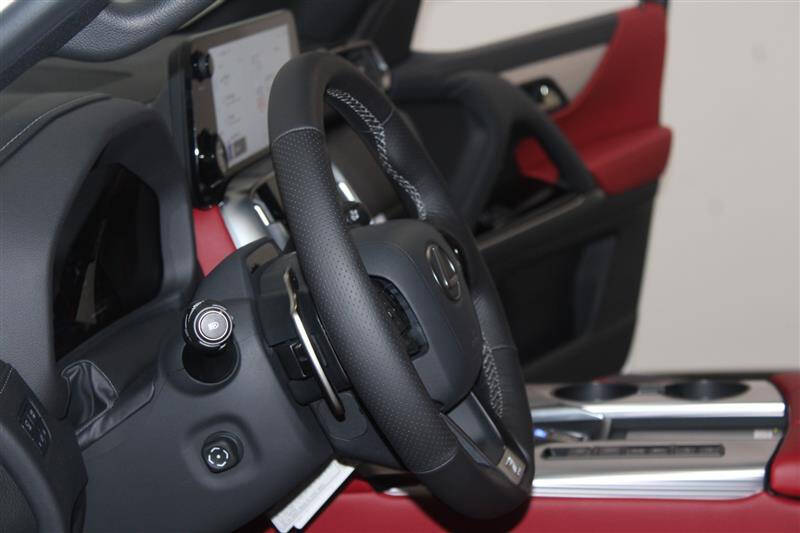 2025 Lexus LX 700h F SPORT Handling