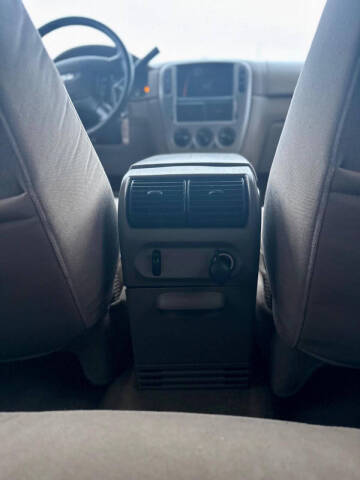 2004 Ford Explorer XLT