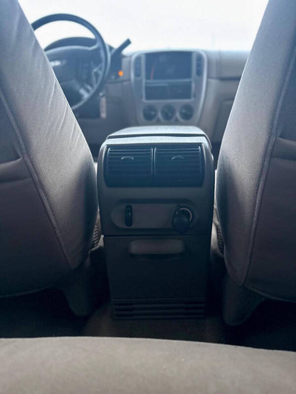2004 Ford Explorer XLT