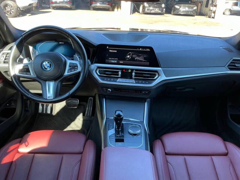 2022 BMW 3 Series 330e