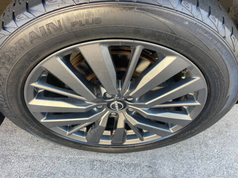 2022 Nissan Pathfinder SL