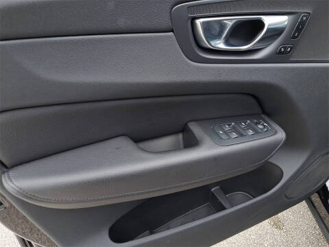 2022 Volvo XC60 B5 Momentum