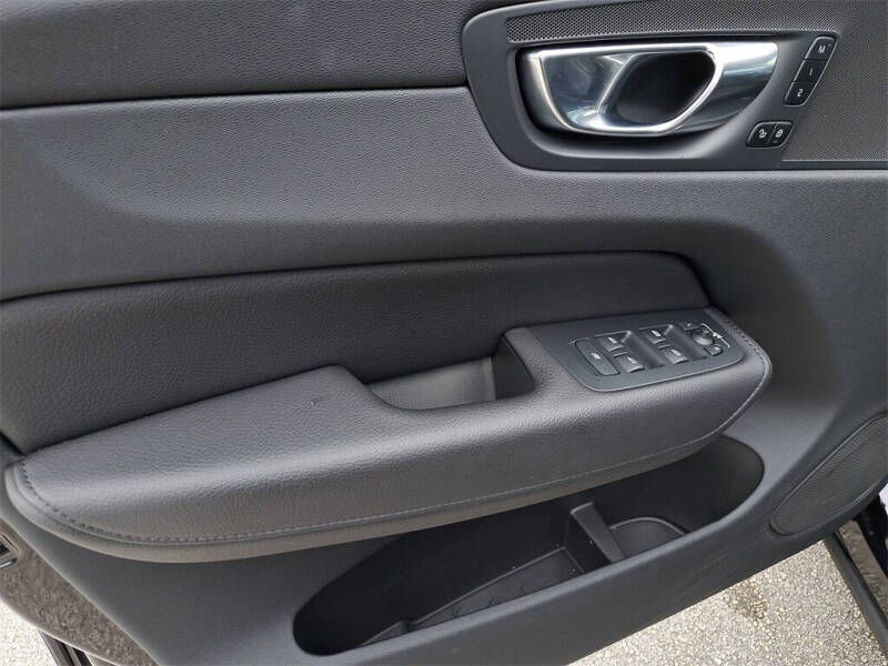 2022 Volvo XC60 B5 Momentum