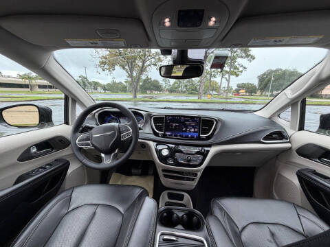 2022 Chrysler Pacifica Touring L