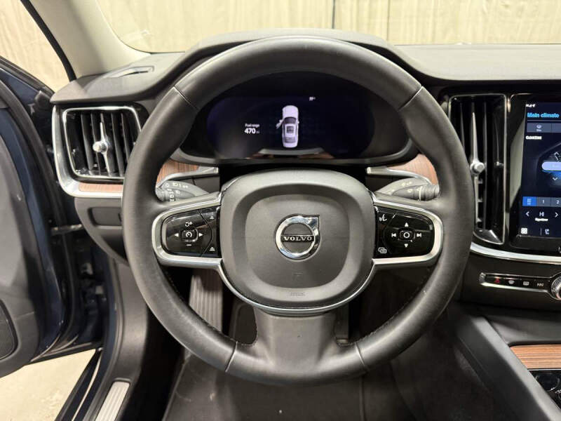 2024 Volvo S60 B5 Plus Dark Theme