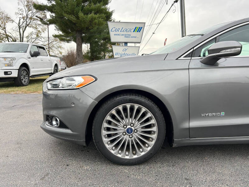 2014 Ford Fusion Titanium photo 24