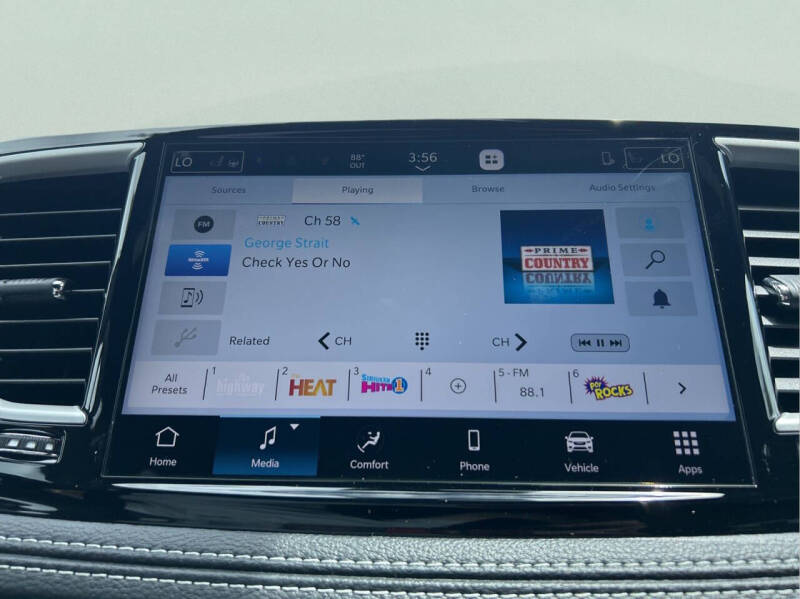 2027 Chrysler Pacifica Select