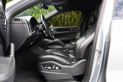 2020 Porsche Cayenne S Coupe