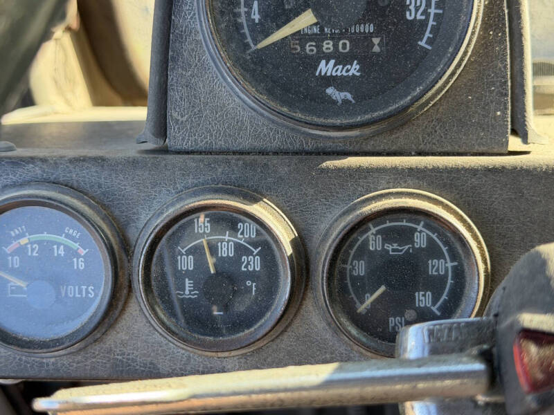 1981 Mack MC606P