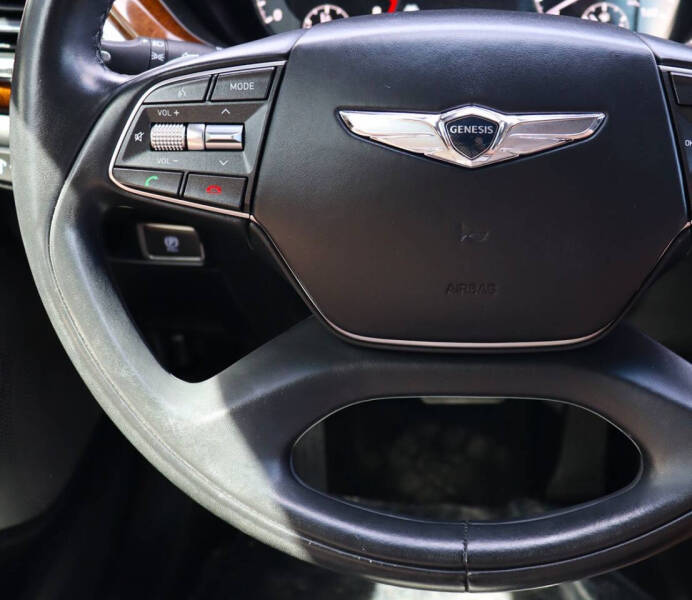 2017 Genesis G90