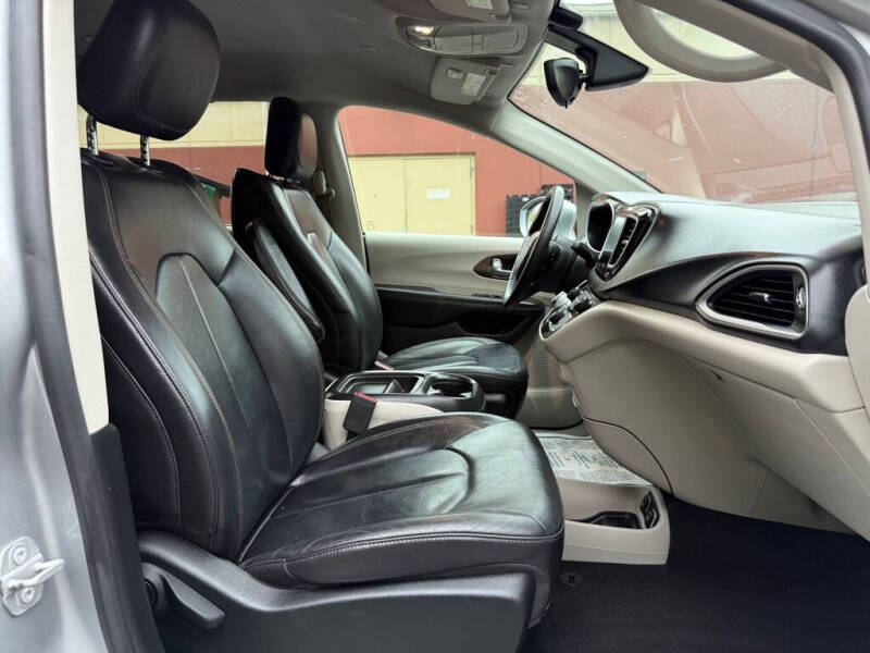 2017 Chrysler Pacifica Touring Plus