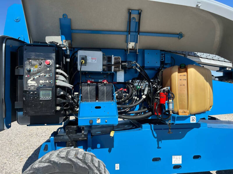 2015 Genie S-85 Boom / Manlift