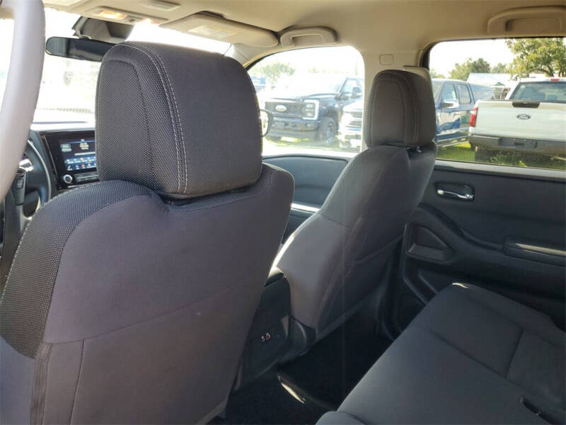 2023 Nissan Frontier SV