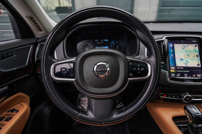 2016 Volvo XC90 T6 Momentum