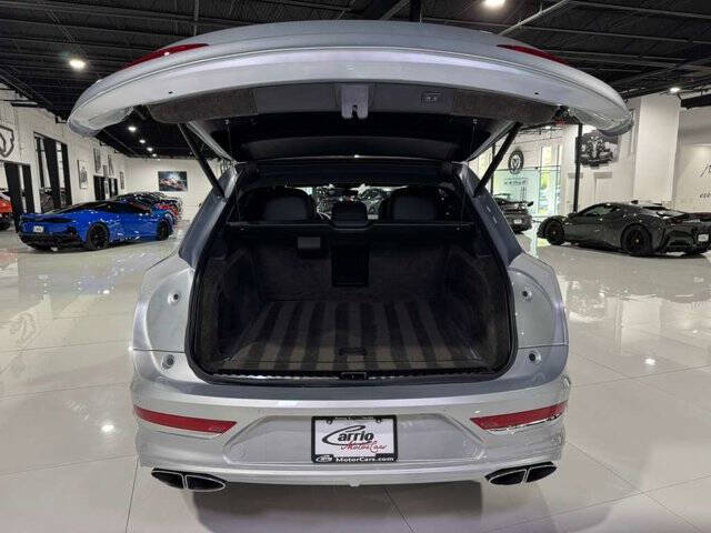 2023 Bentley Bentayga EWB V8