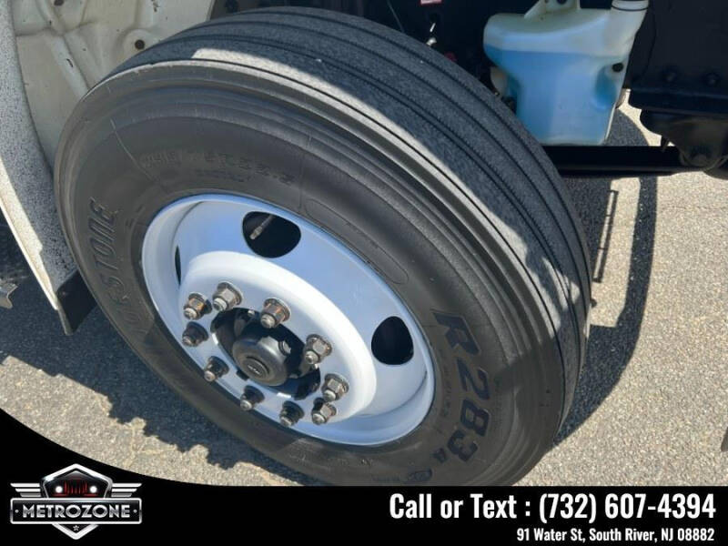 2012 Freightliner M2 106