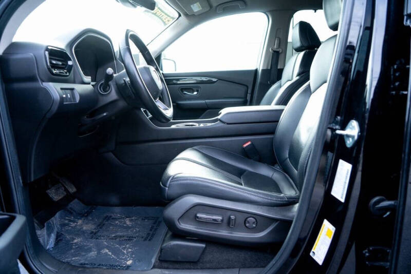 2023 Honda Pilot EX-L w/Rear Captain's Chairs