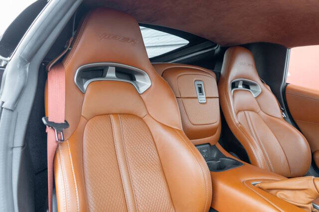 2013 Dodge SRT Viper 32