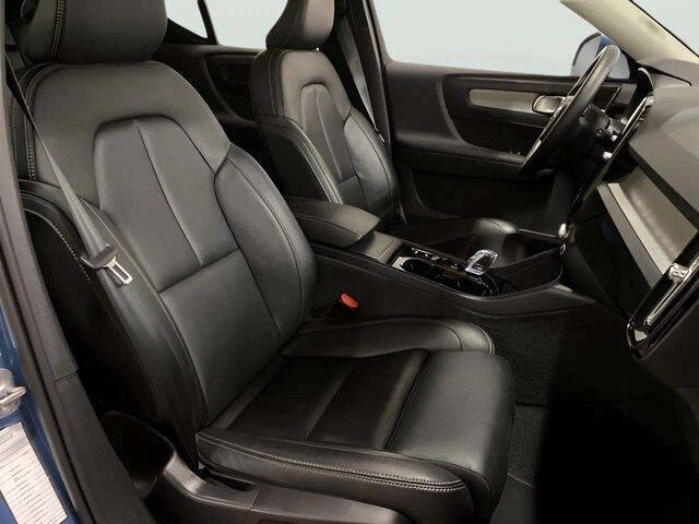 2025 Volvo XC40 B5 Plus Bright Theme