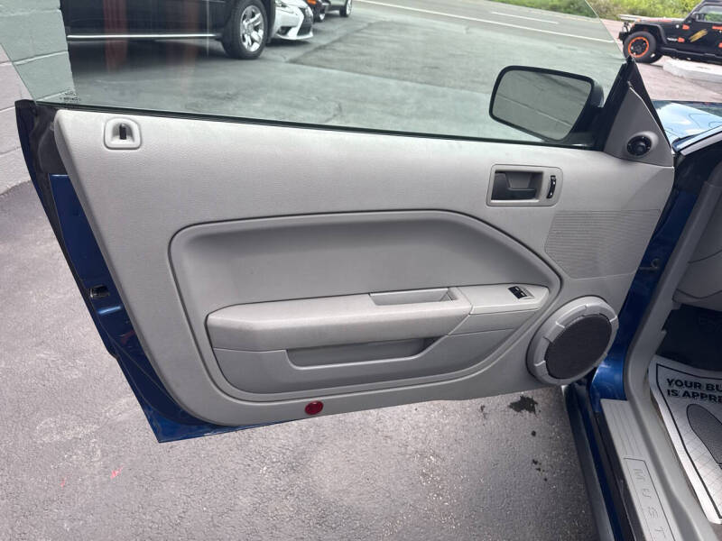 2006 Ford Mustang V6 Standard