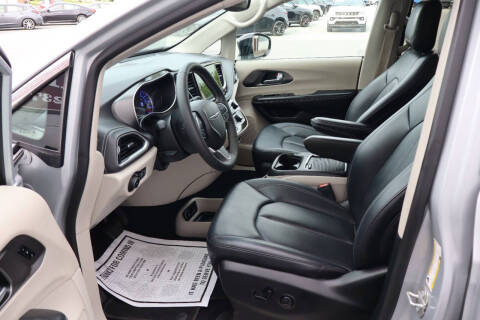 2024 Chrysler Pacifica Plug-In Hybrid Select