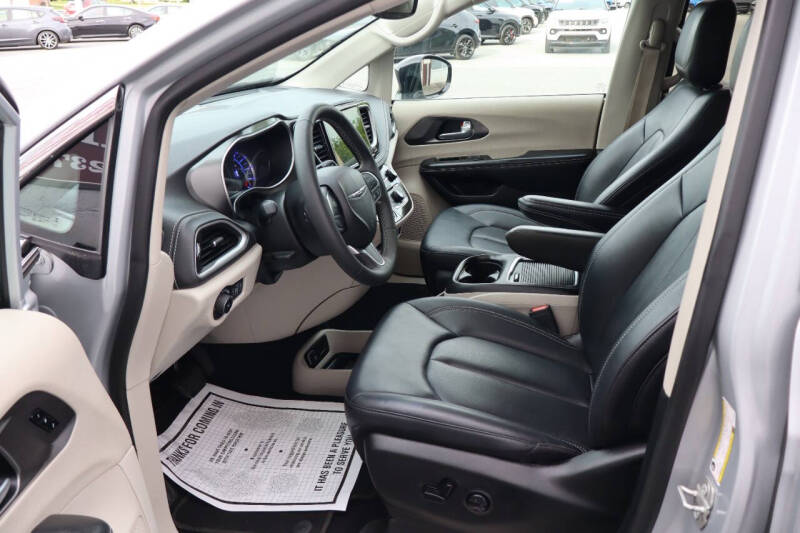 2024 Chrysler Pacifica Plug-In Hybrid Select
