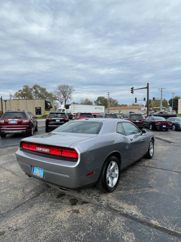 2014 Dodge Challenger SXT photo 7