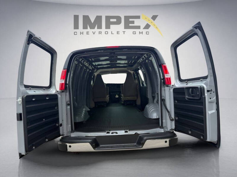 2026 Chevrolet Express Cargo Work Van - Photo 23