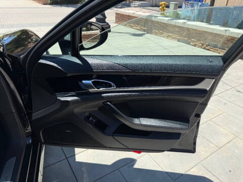 2016 Porsche Panamera Edition