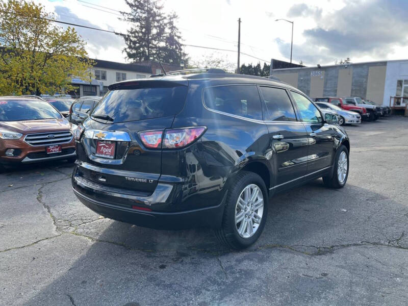 2015 Chevrolet Traverse 1LT photo 4