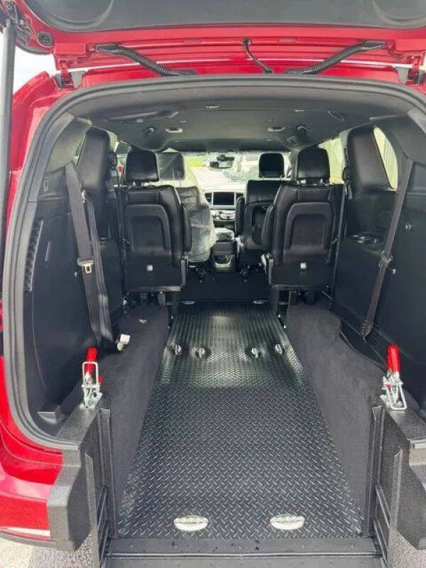 2027 Chrysler Pacifica Select