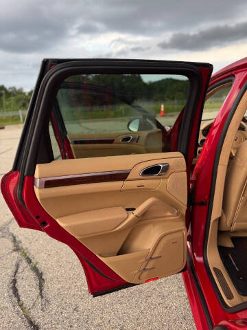 2013 Porsche Cayenne GTS