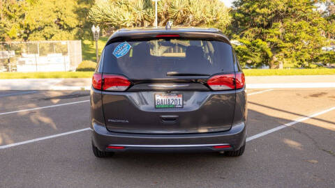 2017 Chrysler Pacifica Touring-L