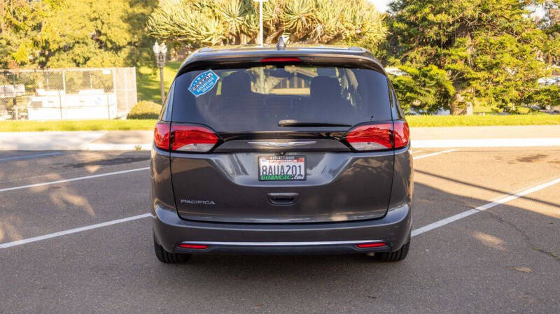 2017 Chrysler Pacifica Touring-L