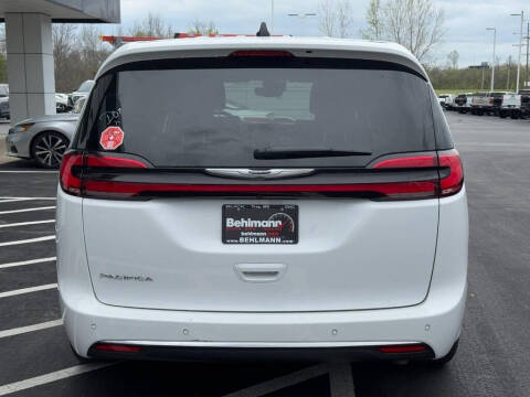 2025 Chrysler Pacifica Select