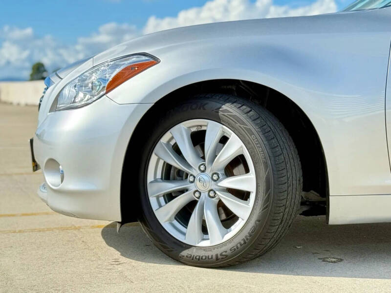 2011 Infiniti M37