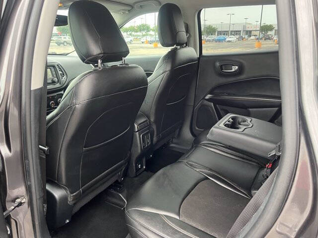Gray 2018 Jeep Compass Latitude 4x4 Latitude 4dr SUV 29