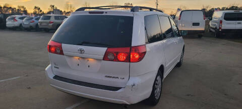2010 Toyota Sienna LE 7-Passenger