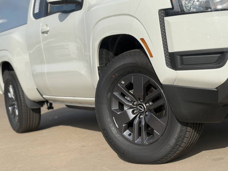 2025 Nissan Frontier SV