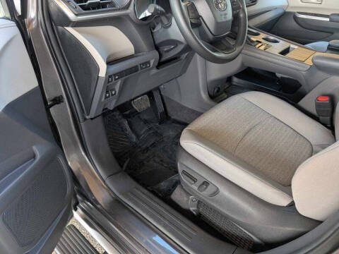 2025 Toyota Sienna LE 8-Passenger