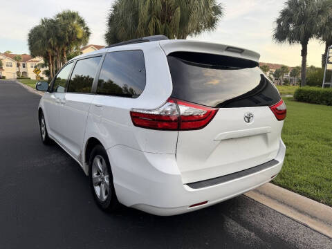 2015 Toyota Sienna LE 8-Passenger