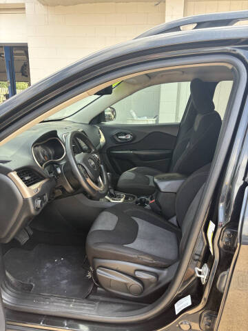 2016 Jeep Cherokee Sport