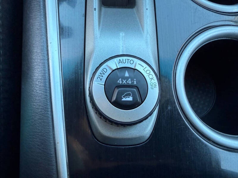 2016 Nissan Pathfinder SV